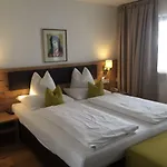 Hirschen Inn 2*