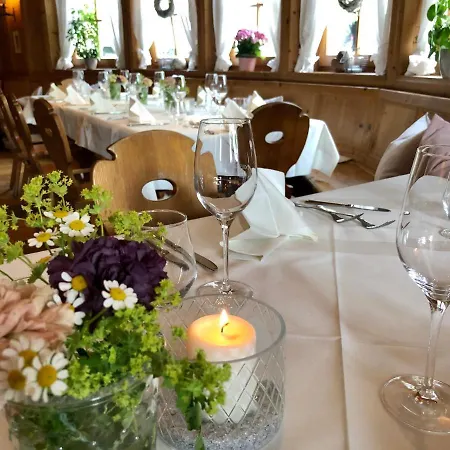 Hirschen Mini-hôtel 2*