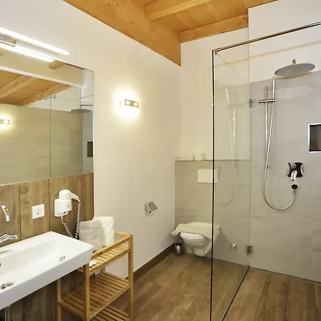 Hirschen Мини-отель Райт-бай-Зеефельд